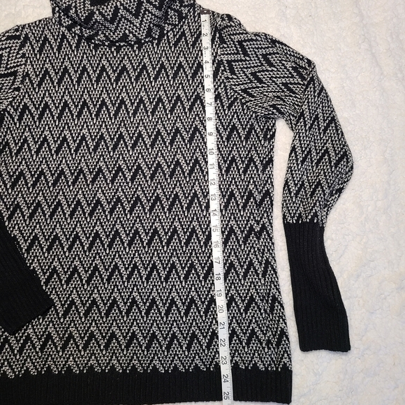 Ellen Tracy Sweater Chevron Knit Long Sleeve Turtleneck Wool Black White, Medium - Picture 7 of 9